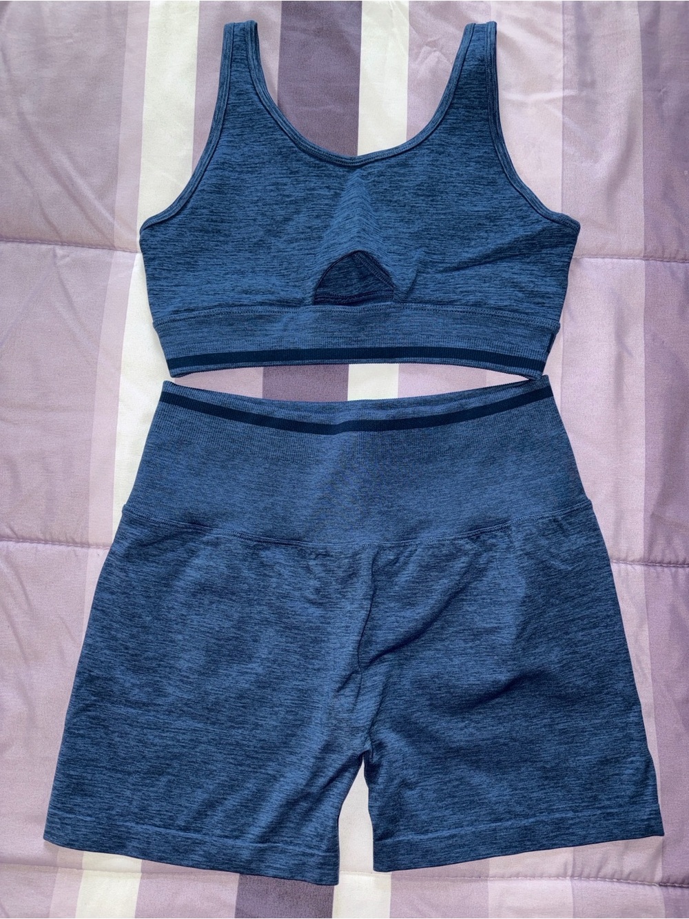 Buffbunny BBL Seamless Collection - Medium Reversible Bra and Large Shorts - Picture 3 of 5
